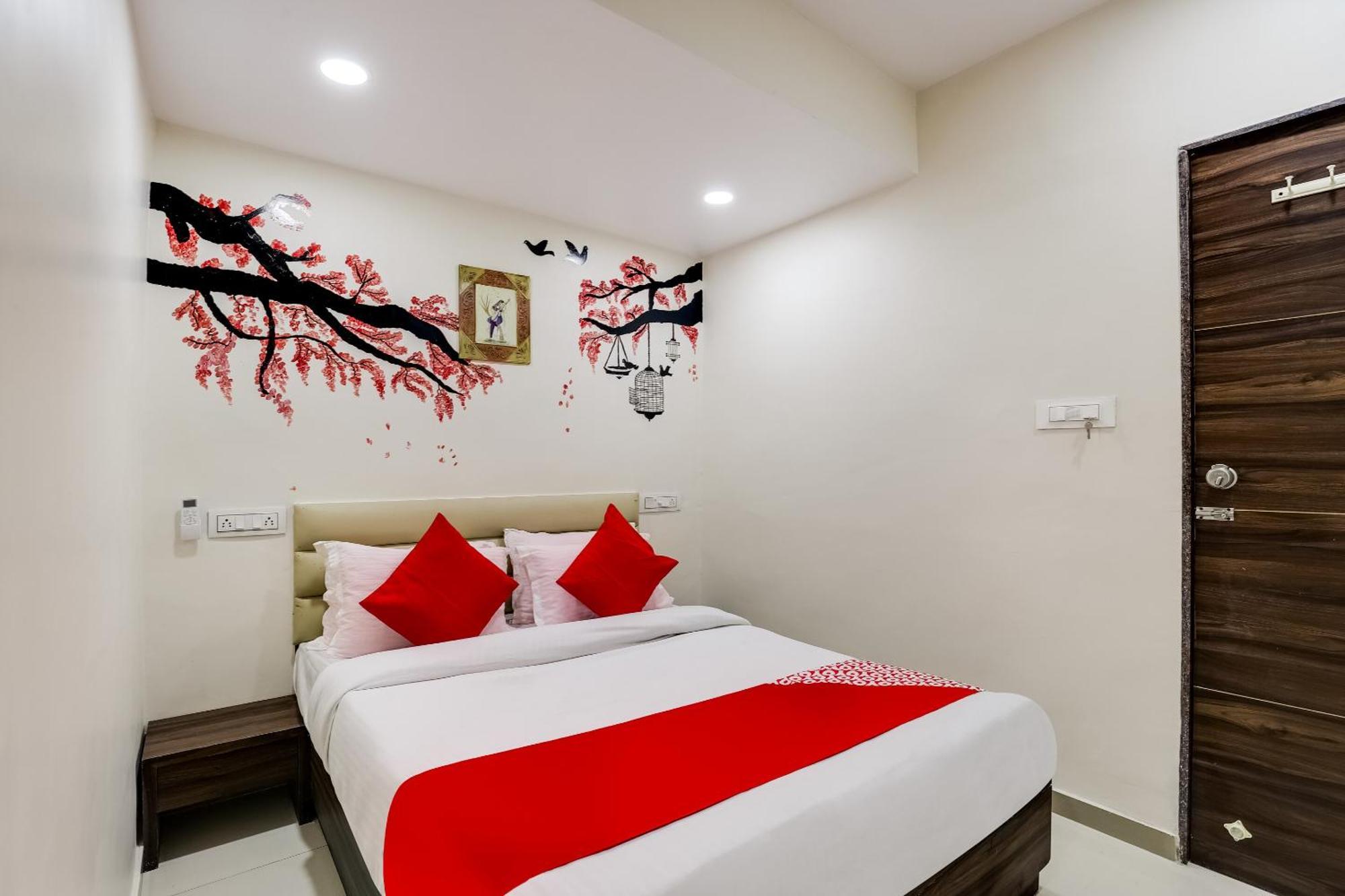OYO 49102 Hotel Alice Ahmedabad Esterno foto