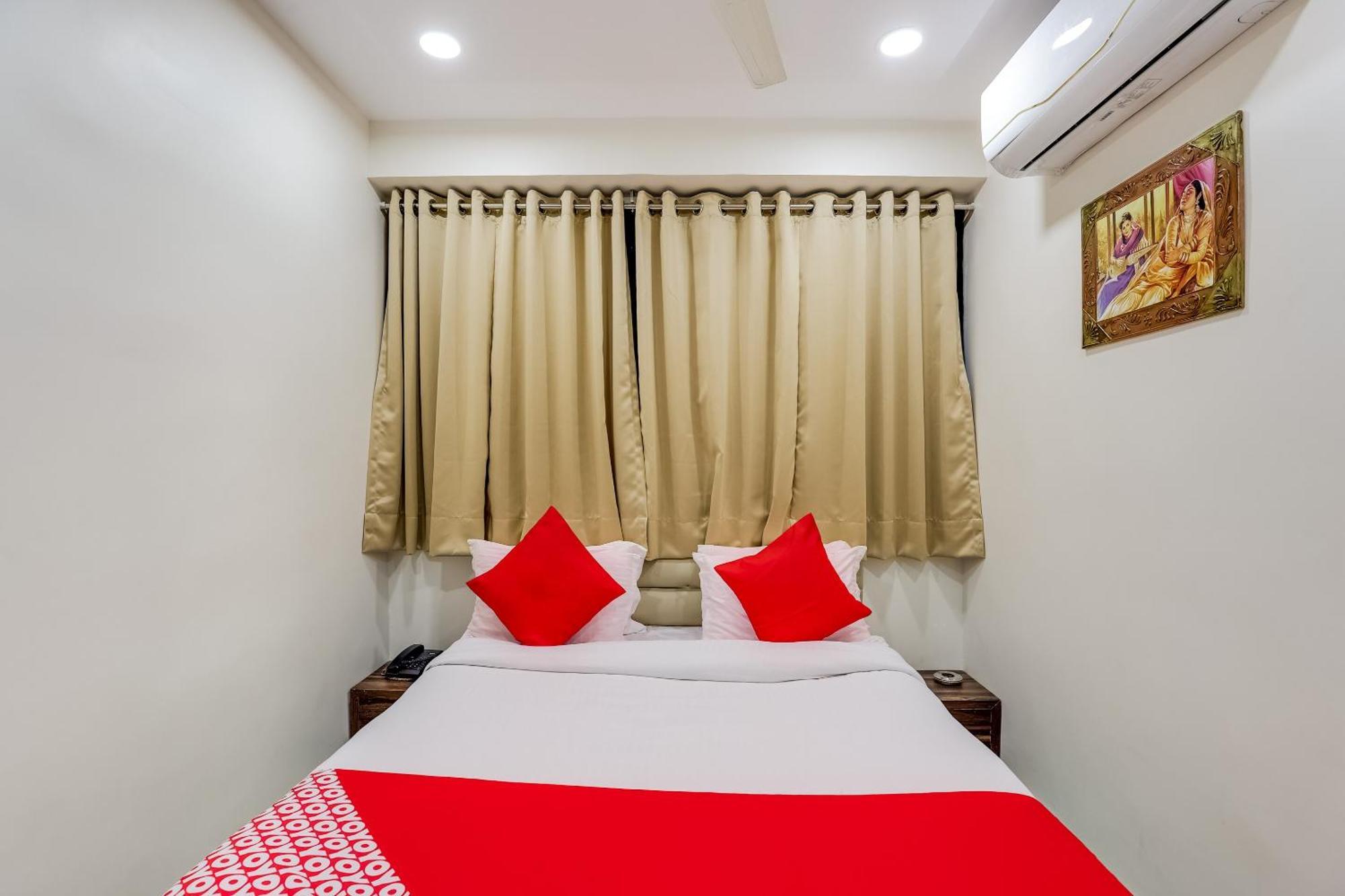 OYO 49102 Hotel Alice Ahmedabad Esterno foto