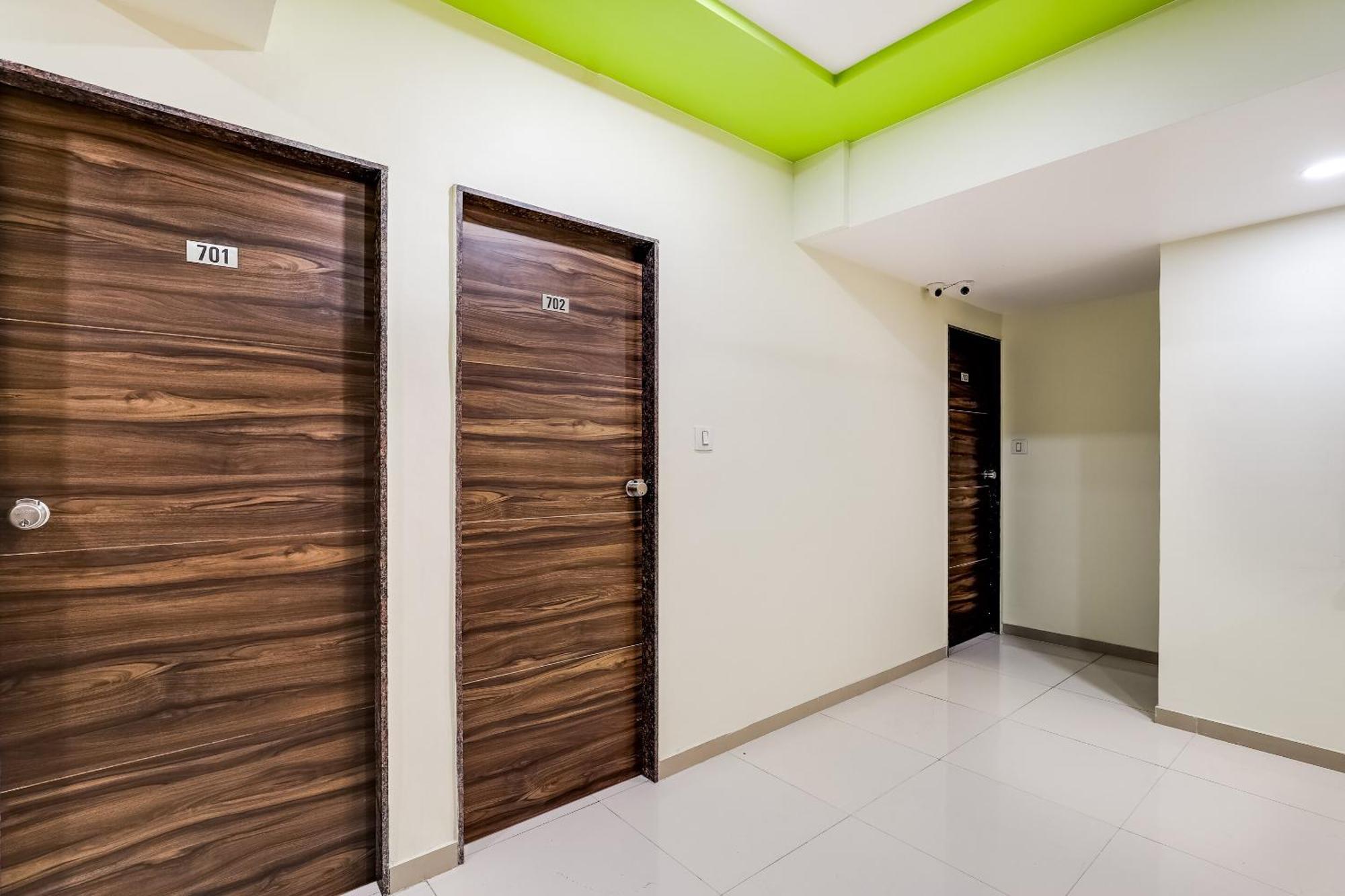 OYO 49102 Hotel Alice Ahmedabad Esterno foto