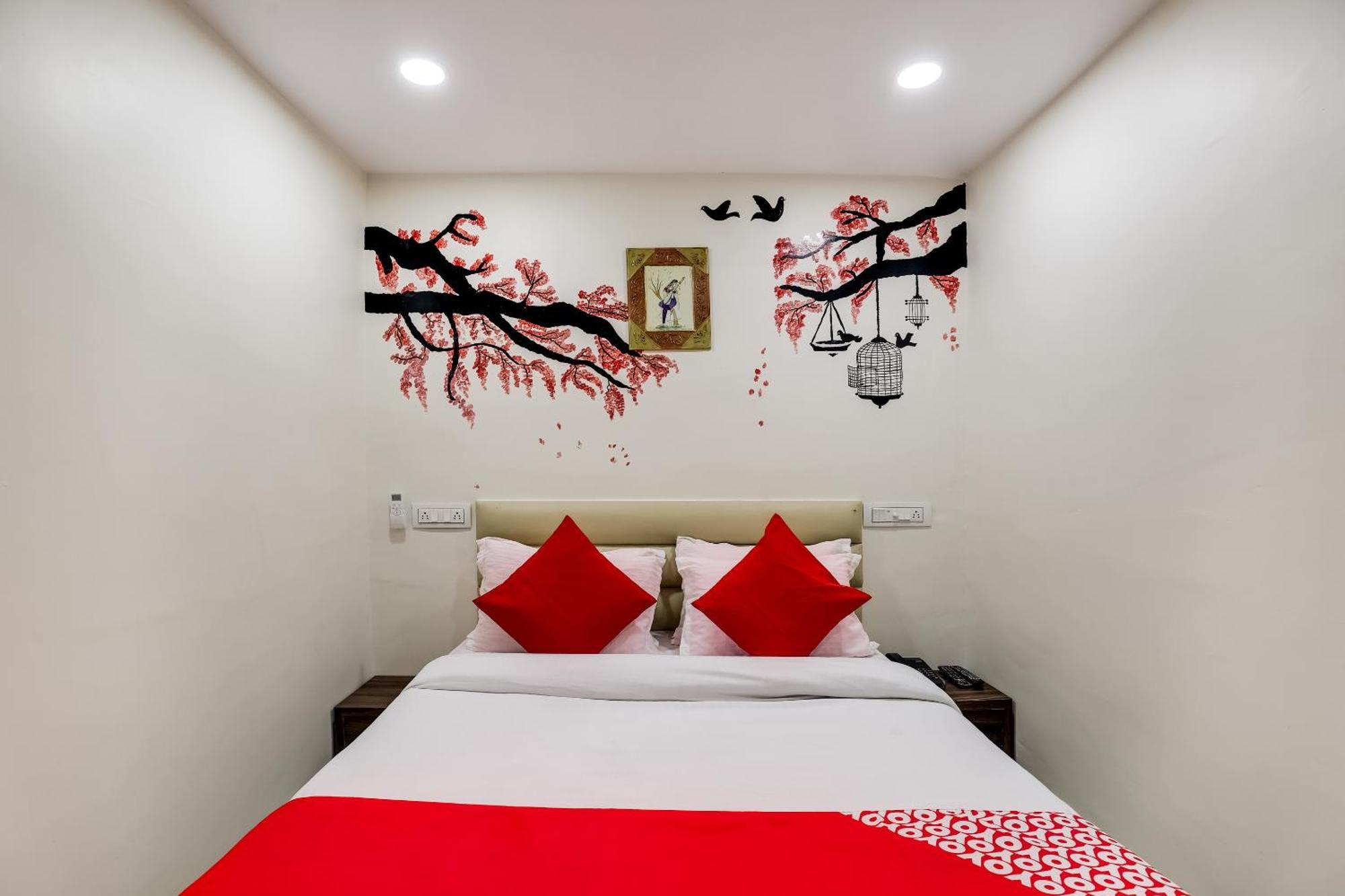 OYO 49102 Hotel Alice Ahmedabad Esterno foto