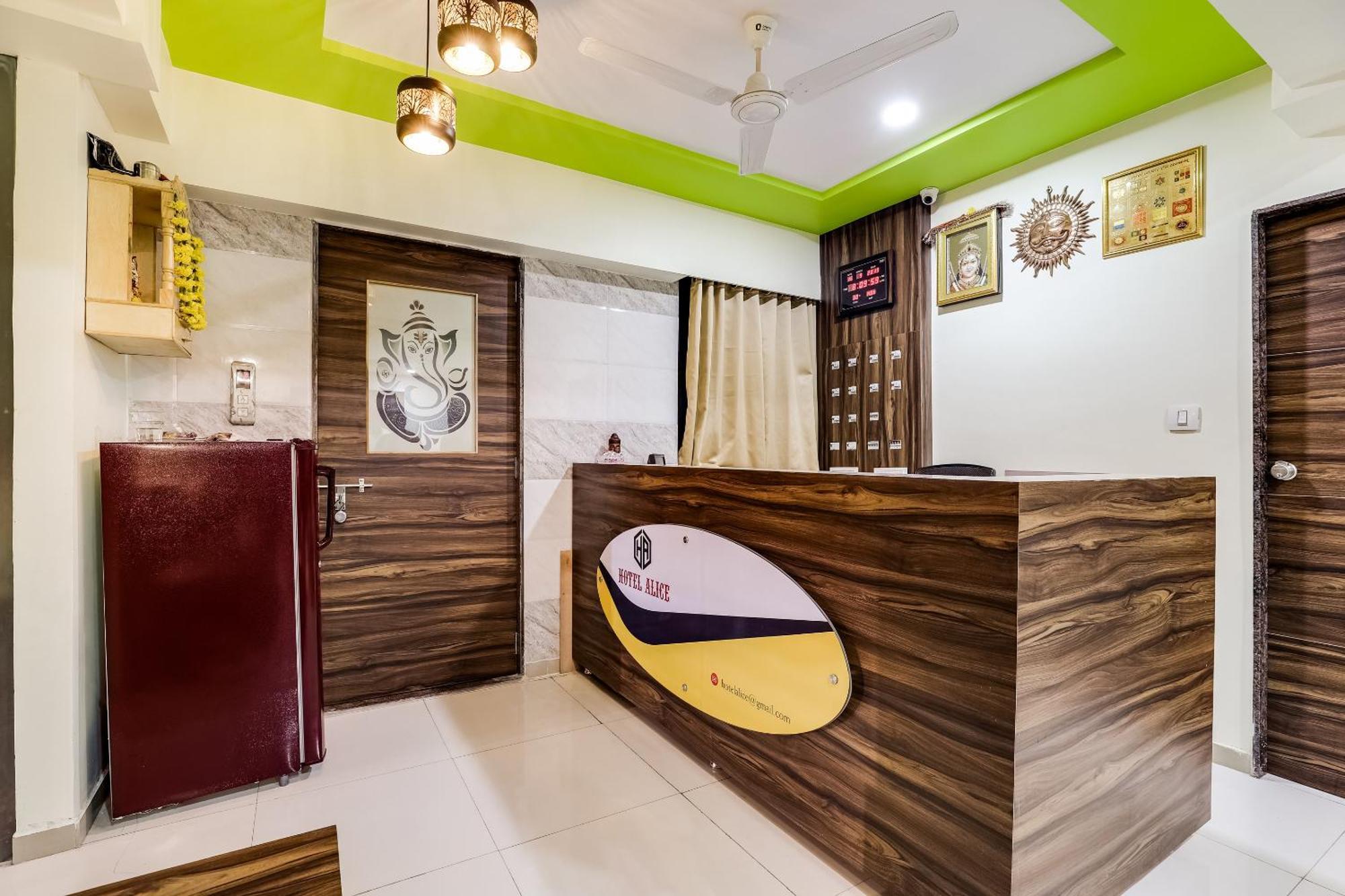 OYO 49102 Hotel Alice Ahmedabad Esterno foto