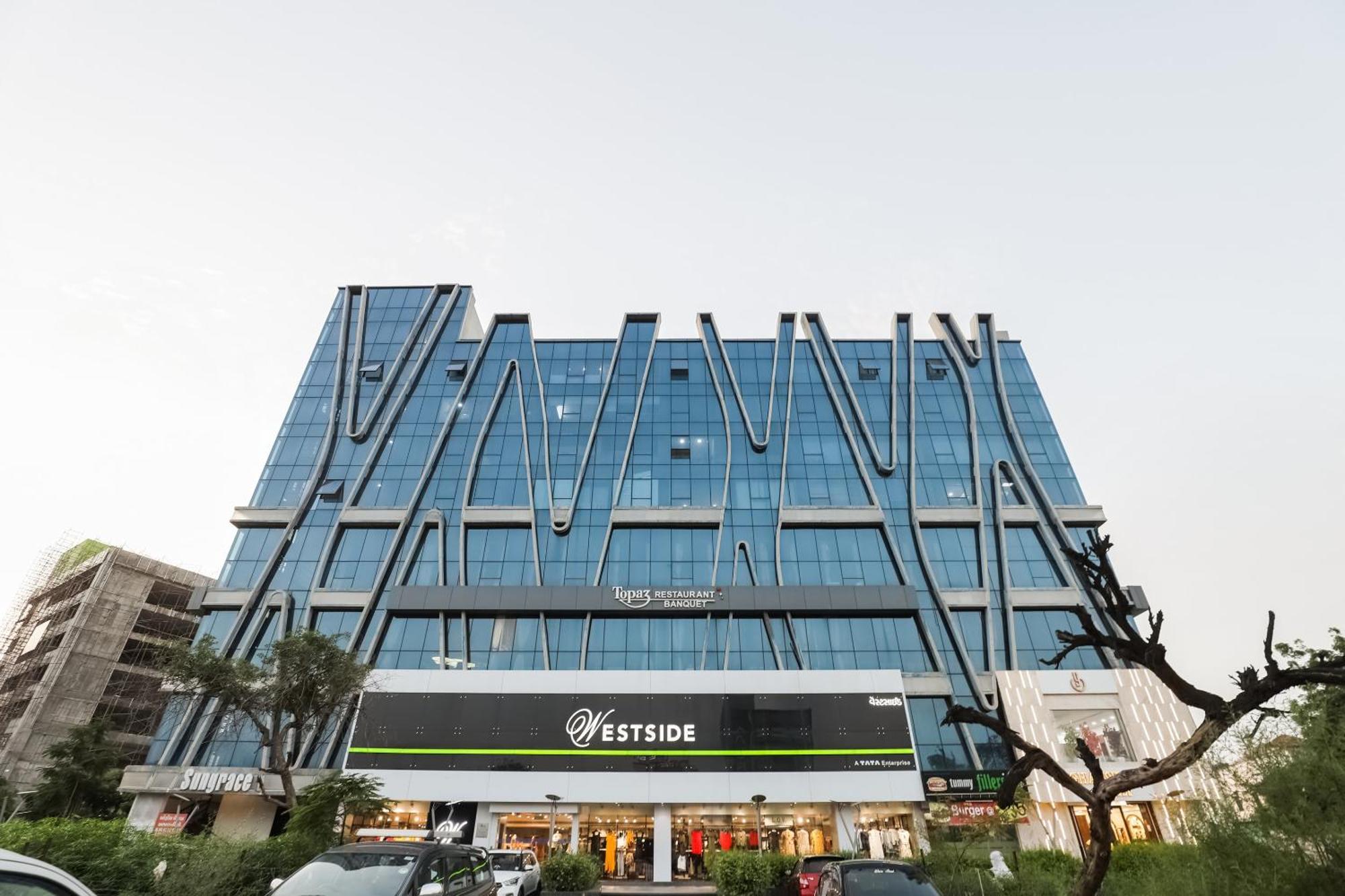 OYO 49102 Hotel Alice Ahmedabad Esterno foto